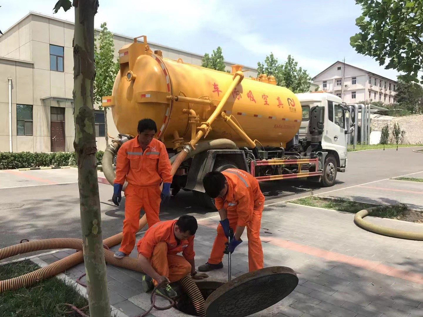 大峪镇化粪池清理与5-8吨吸粪车施工效率分析